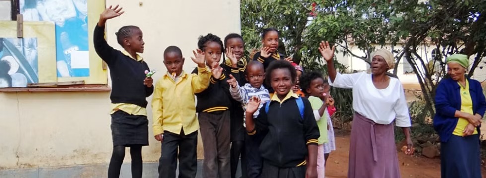 Violet Mokwena mit Kindern